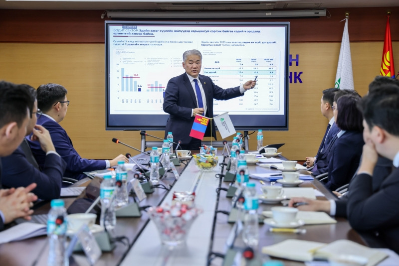 Эдийн засаг, хөгжлийн сайд Ж.Энхбаяр Хөгжлийн банканд ажиллалаа